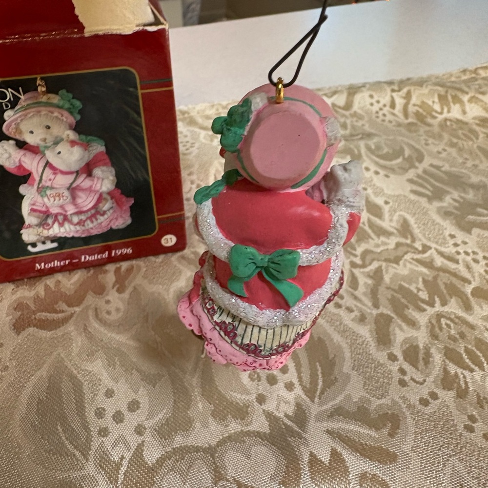 Carlton Cards 1996 Mother Bear Ornament - Pink and Green - Picture 6 of 9